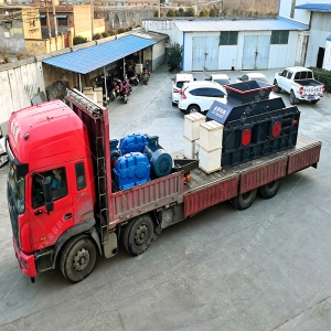 2PG1500x800鵝卵石制砂機(jī)的設(shè)備發(fā)往重慶