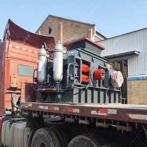 1000x700液壓直聯對輥制砂機發(fā)貨圖片