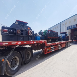 1200*1200雙齒輥破碎機(jī)，兩臺(tái)900*900軌道移動(dòng)雙齒輥破碎機(jī)發(fā)往云南