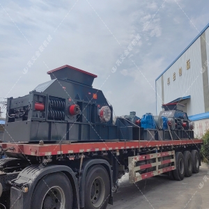 兩臺(tái)大型對(duì)輥破碎制砂機(jī)發(fā)貨圖片