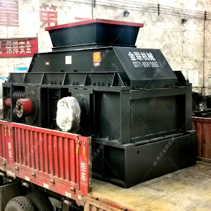 2PG1500x1000型半自動(dòng)液壓對(duì)輥破碎機(jī)發(fā)貨圖片