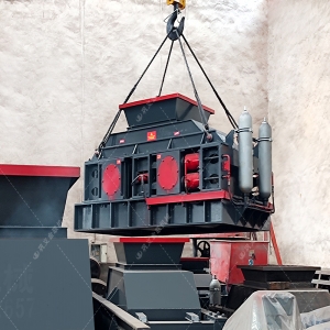 1000x700中大型全自動液壓對輥破碎機發(fā)貨圖片