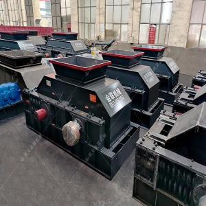 對(duì)輥破碎機(jī)生產(chǎn)制造現(xiàn)場(chǎng)圖片