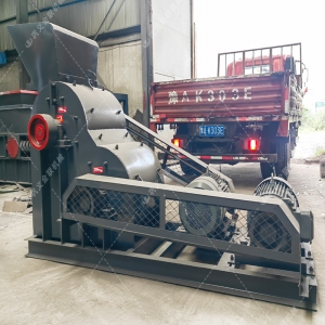 88雙級(jí)粉碎機(jī)發(fā)往云南磚廠粉碎土和頁巖
