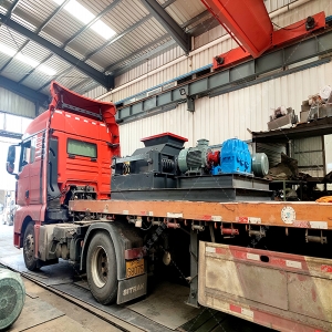 大型雙齒輥破碎機(jī)發(fā)往內(nèi)蒙古粉碎煤