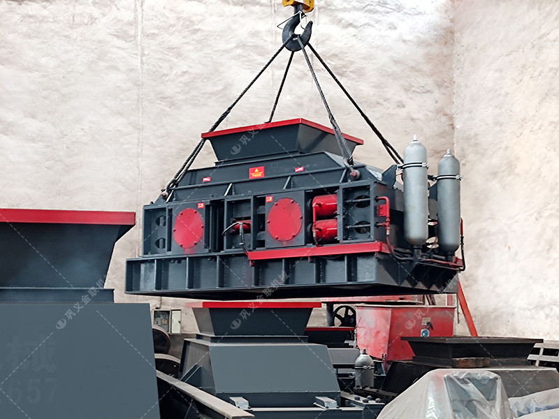 1000x700中大型全自動(dòng)液壓對(duì)輥破碎機(jī)發(fā)貨圖片