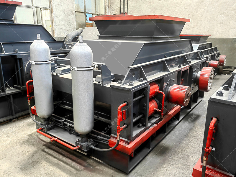 1000x700中大型全自動(dòng)液壓對(duì)輥破碎機(jī)發(fā)貨圖片