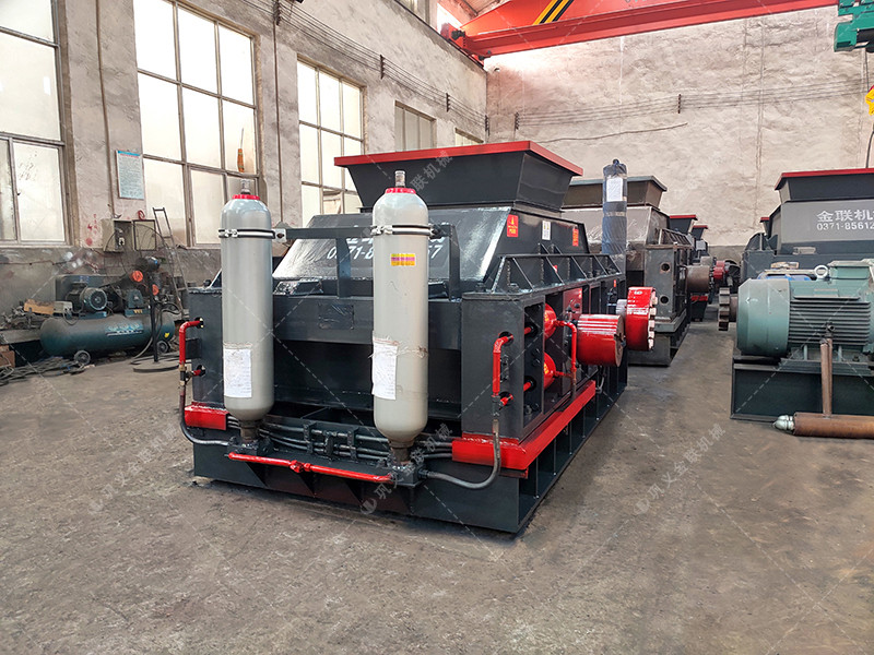 2PGY1200x800大型液壓對輥破碎機(jī)設(shè)備發(fā)貨圖片
