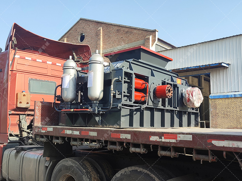 1007中大型液壓對輥破碎機(jī)發(fā)貨 破碎鐵礦石