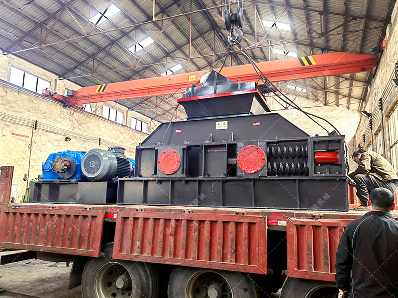 2PG1208大型液壓對輥破碎機發(fā)往烏魯木齊