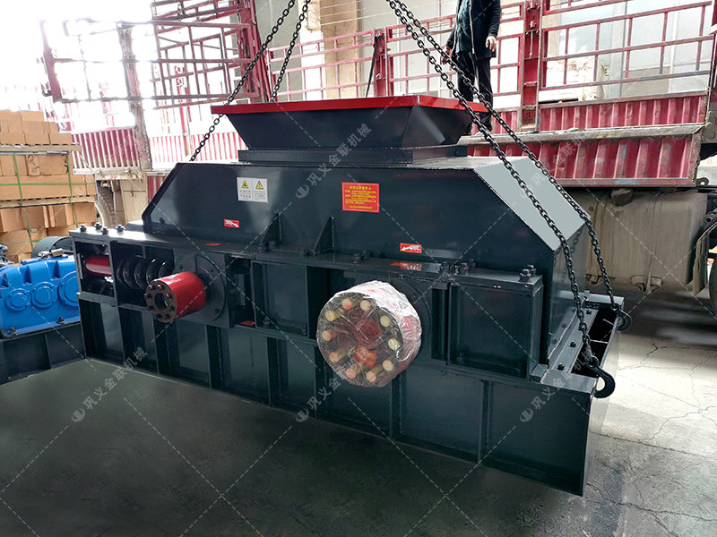 1000x700中型對輥制砂機(jī)發(fā)貨 發(fā)往廣東