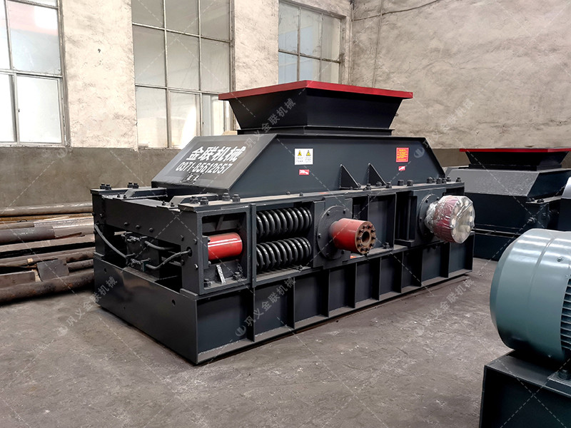 2PG1200x800大型半自動(dòng)對(duì)輥制砂機(jī)發(fā)往河北
