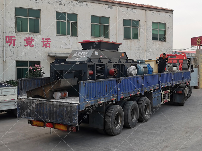 2PG1200x800大型半自動(dòng)對(duì)輥制砂機(jī)發(fā)往河北