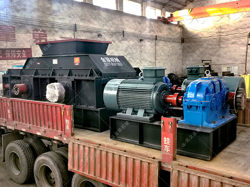 1500x1000大型對(duì)輥式破碎機(jī)發(fā)貨圖片