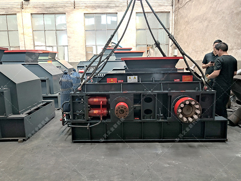 2PG1007型直連式液壓對輥制砂機發(fā)貨圖片