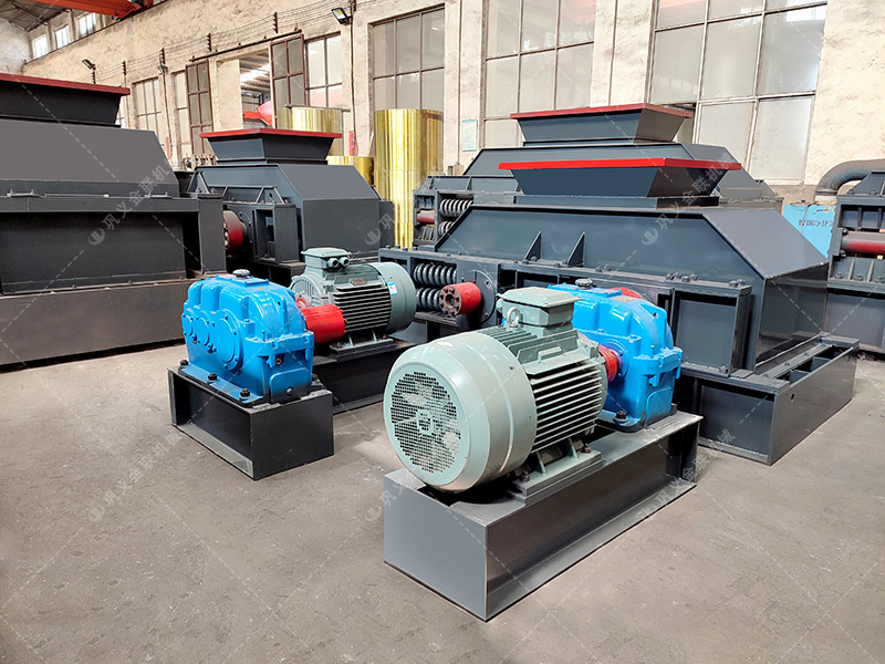 1000x700中型對輥制砂機(jī)發(fā)貨 發(fā)往江西