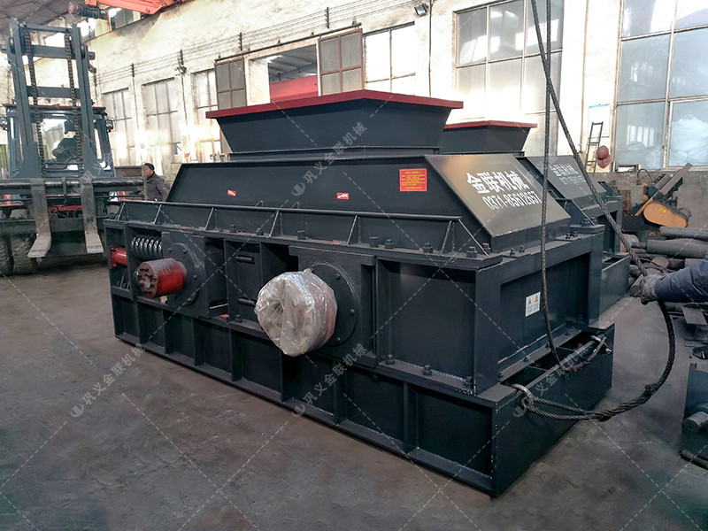 2PG1500x800鵝卵石制砂機(jī)的設(shè)備發(fā)往重慶