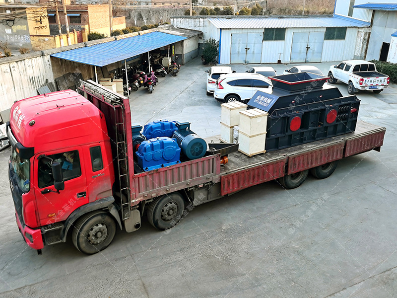 2PG1500x800鵝卵石制砂機(jī)的設(shè)備發(fā)往重慶