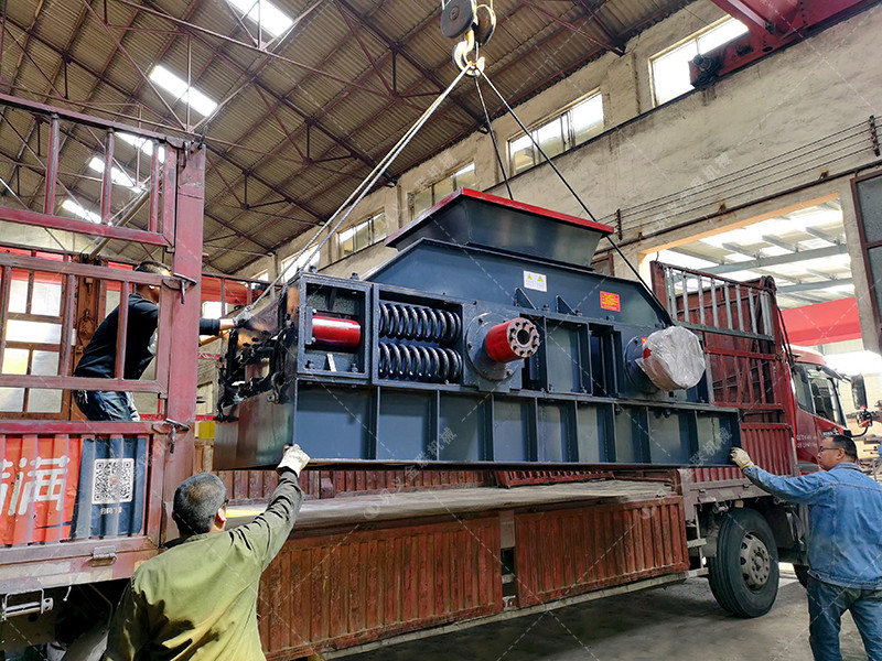 2PG1208單臺大型對輥制砂機設備發(fā)貨