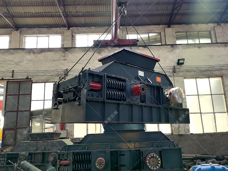 2PG1208單臺大型對輥制砂機設備發(fā)貨