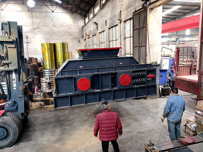 單臺大型彈簧式對輥破碎機(jī)發(fā)往陜西