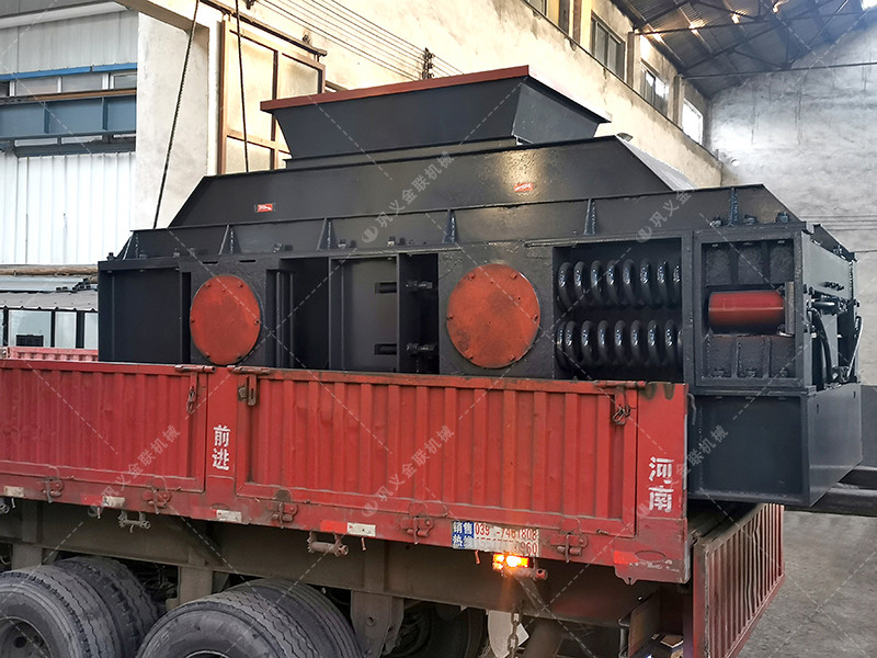 2PG1510鵝卵石制砂機(jī)設(shè)備 兩臺大型制砂機(jī)發(fā)往新疆