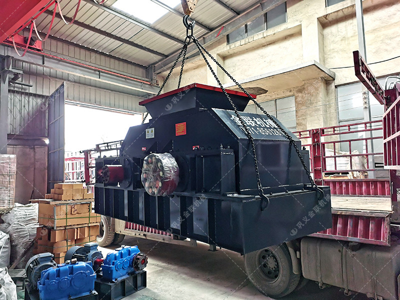 1200x800半自動(dòng)液壓對(duì)輥破碎機(jī)-液壓對(duì)輥制砂機(jī)發(fā)貨