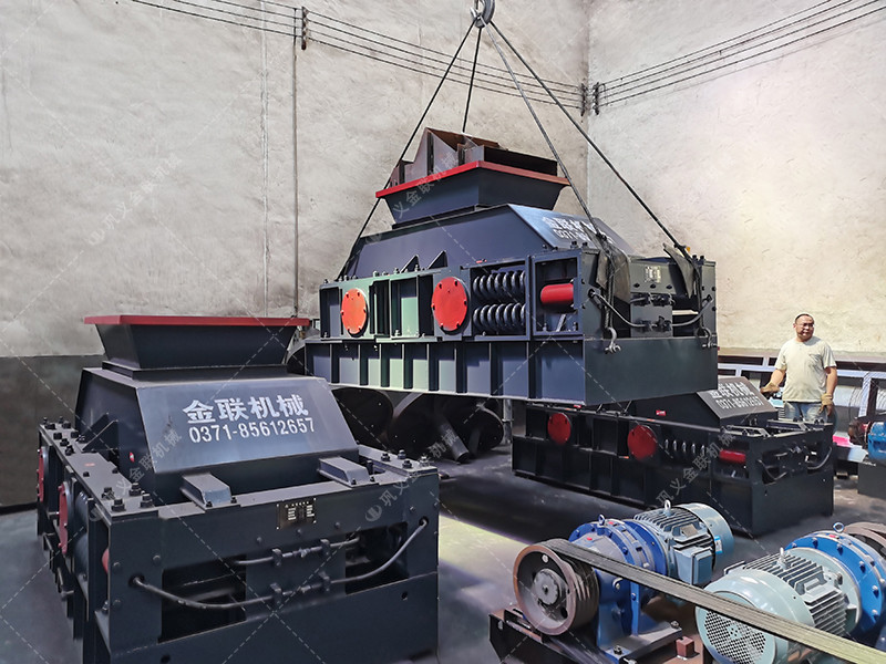2PG1000x700對(duì)輥破碎機(jī)-對(duì)輥制砂機(jī)發(fā)貨圖片