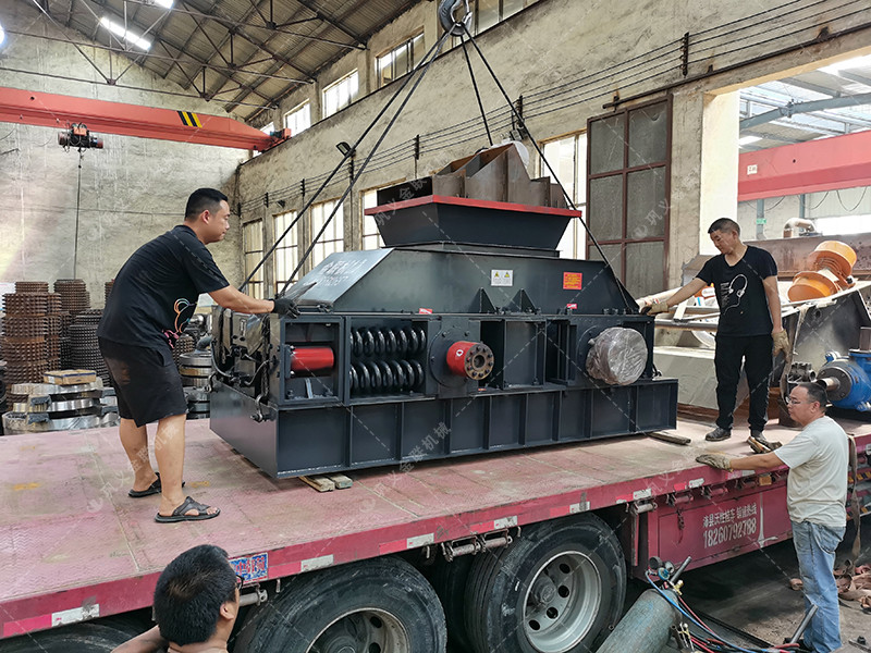 2PG1000x700對(duì)輥破碎機(jī)-對(duì)輥制砂機(jī)發(fā)貨圖片