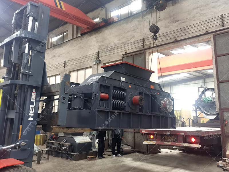 2PG1500x800半自動(dòng)液壓對(duì)輥破碎機(jī)發(fā)貨 發(fā)往陜西