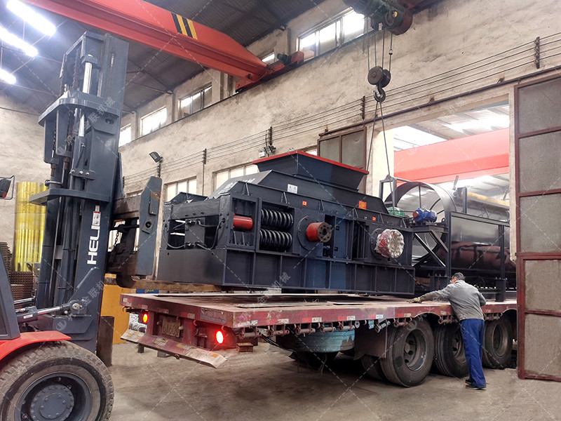 2PG1500x800半自動(dòng)液壓對(duì)輥破碎機(jī)發(fā)貨 發(fā)往陜西