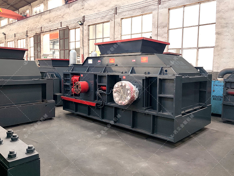 1500x1000大型液壓直聯(lián)對(duì)輥破碎機(jī)發(fā)往廣東