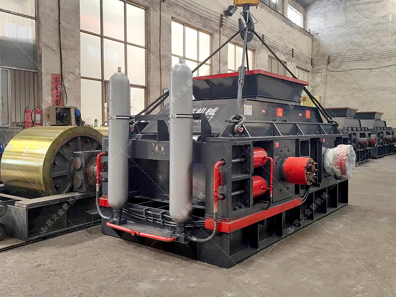 1500x1000大型液壓直聯(lián)對(duì)輥破碎機(jī)發(fā)往廣東