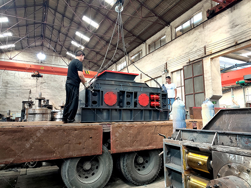 2PG1208型液壓直連式對輥破碎機(jī)發(fā)貨圖片