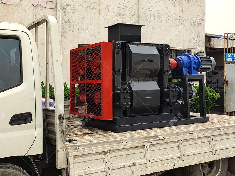 客戶定做4PGT400x400四輥破碎機(jī)發(fā)往山東