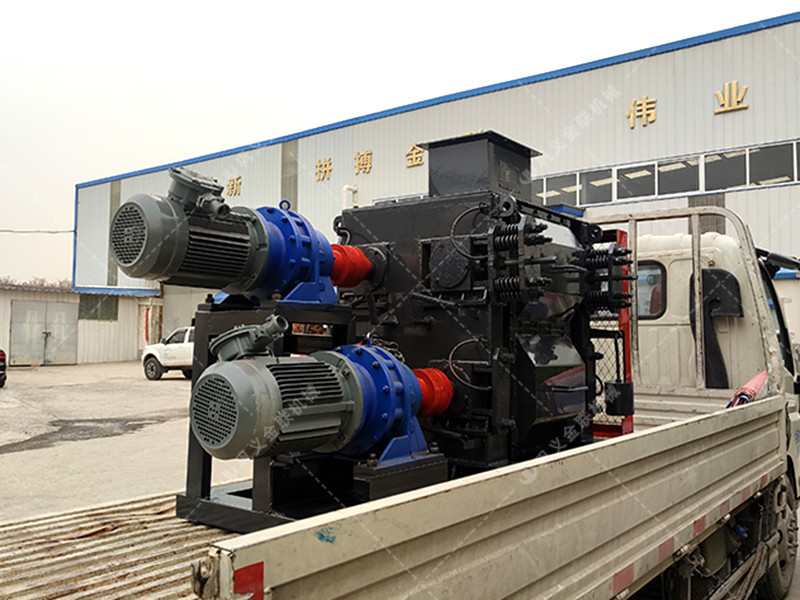 客戶定做4PGT400x400四輥破碎機(jī)發(fā)往山東