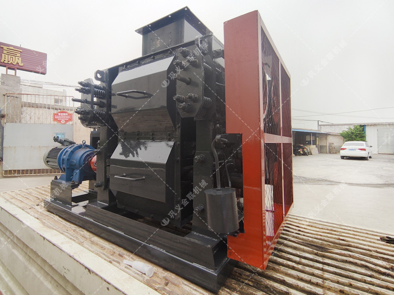 客戶定做4PGT400x400四輥破碎機(jī)發(fā)往山東