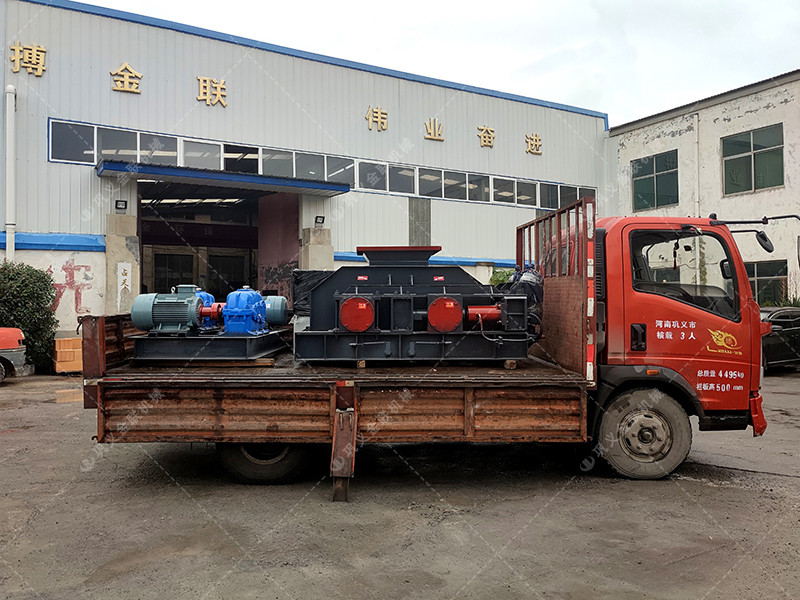 2PG800x600直聯(lián)式對輥破碎機發(fā)往廣西