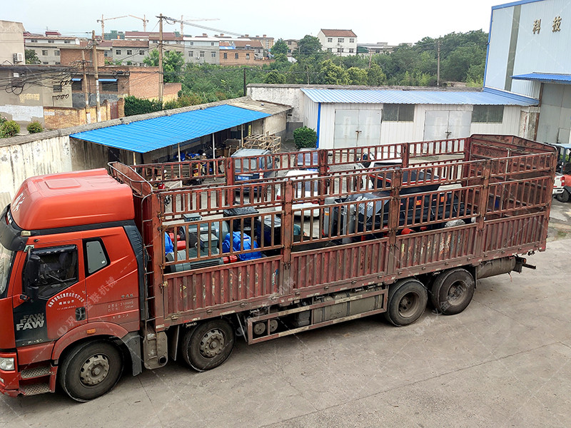 2PG1200x800液壓直連式對輥制砂機發(fā)貨圖片