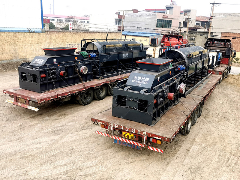 大型對輥破碎機發(fā)往新疆石英石制沙