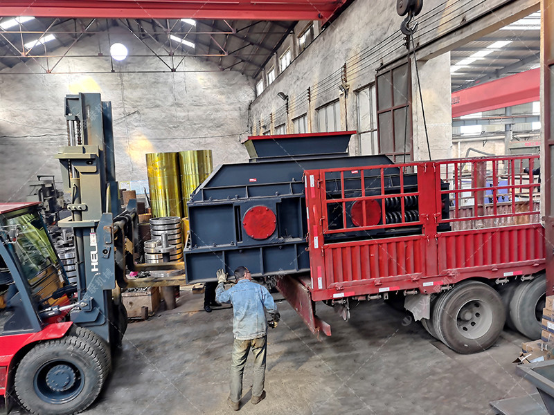 1508大型對(duì)輥破碎機(jī)發(fā)往陜西破碎石英砂