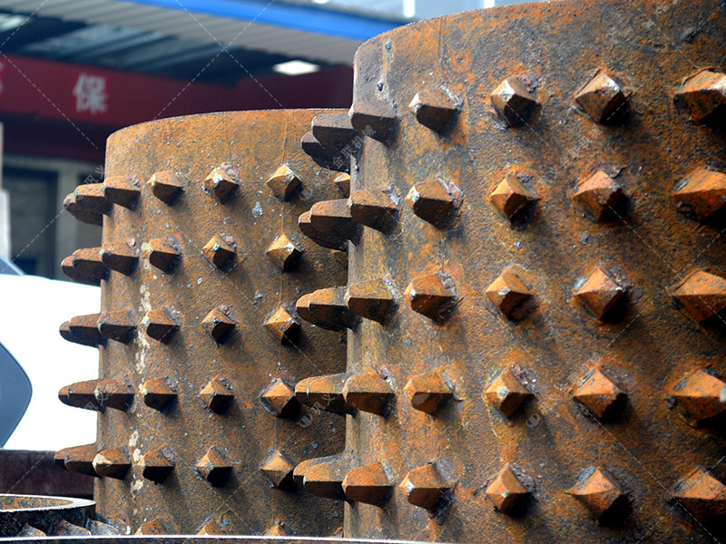 2pgc600*900雙齒輥破碎機(jī)發(fā)往安徽淮南破碎煤矸石