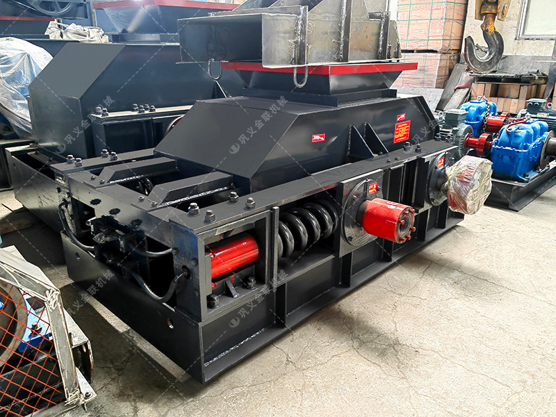 86對(duì)輥破碎機(jī)發(fā)貨圖片_發(fā)往重慶_鵝卵石制砂