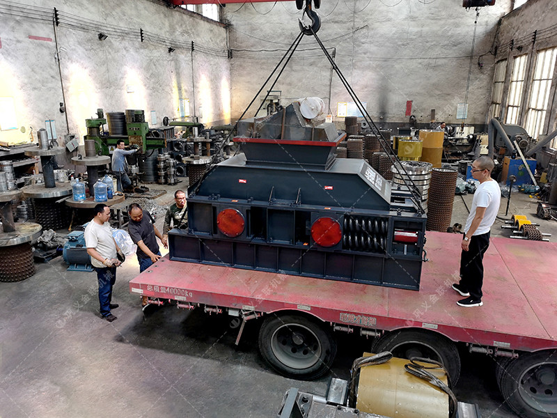 2PG1000*700連軸式玄武巖破碎機(jī)圖片_發(fā)往廣東湛江