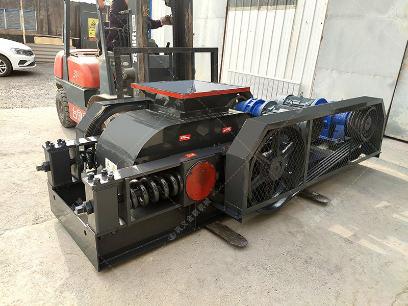 2pg對輥破碎機發(fā)貨現(xiàn)場_破碎鵝卵石