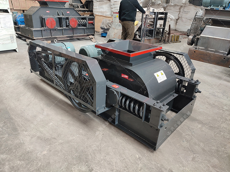 2臺(tái)小型雙齒輥破碎機(jī)發(fā)貨圖片