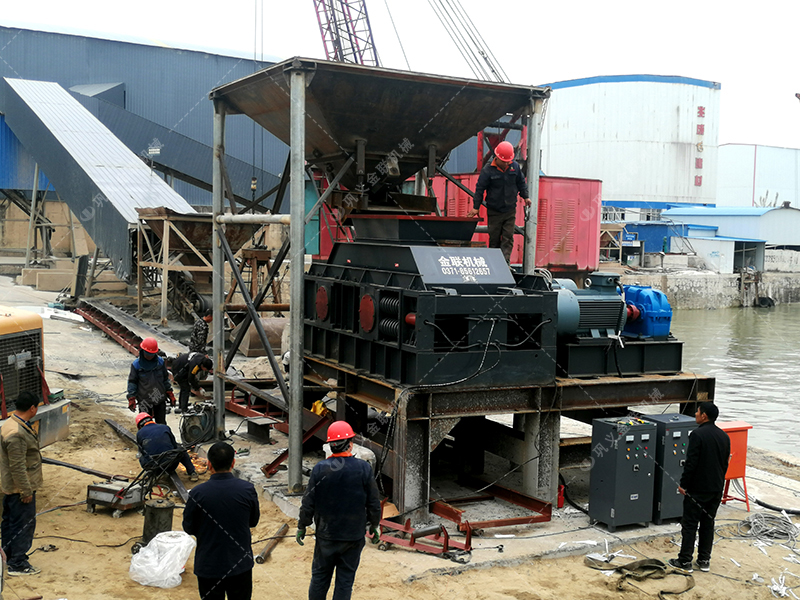 對輥破碎機安裝現(xiàn)場圖片