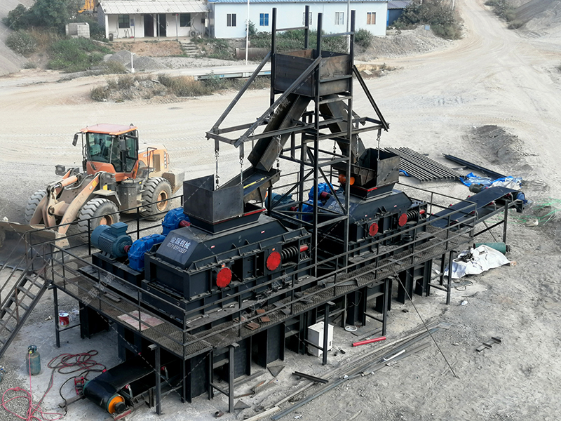 對輥破碎機生產(chǎn)現(xiàn)場圖片1 對輥破碎機生產(chǎn)現(xiàn)場圖片1