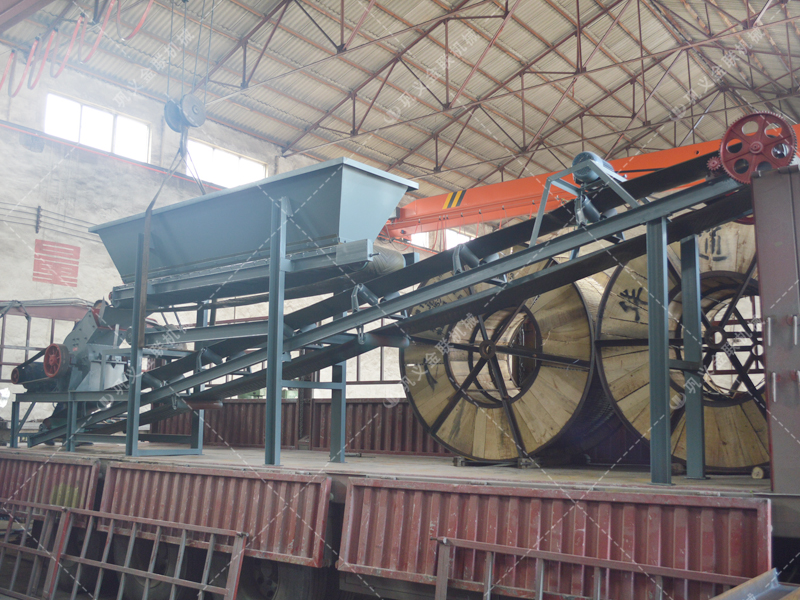 粉煤機發(fā)往甘肅平?jīng)鯻給料破碎輸送一體機發(fā)貨圖片