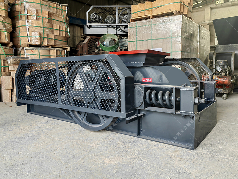 小型對(duì)輥破碎機(jī)發(fā)往山東破碎焦炭 小型對(duì)輥破碎機(jī)發(fā)往山東破碎焦炭